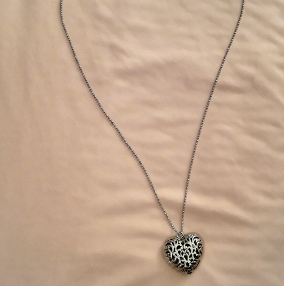 Italian Long Heart Necklace - Picture 2 of 3